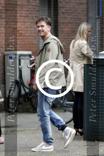Amsterdam 26 augustus 2011
Johnny de Mol met zijn manager Carlijn de Vries op straat.
Peter Smulders bv