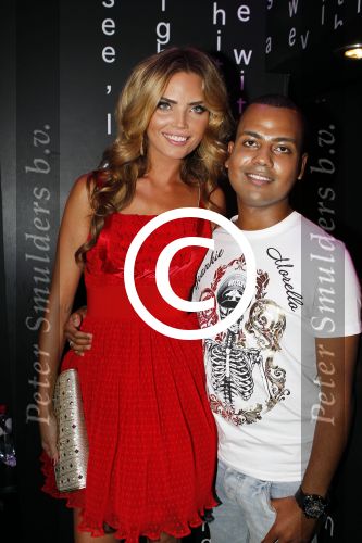 Amsterdam 22 augustus 2011
Verjaardagsfeestje Kim Feenstra in club air. KIM met haar man Michael Mendoza
Peter Smulders bv