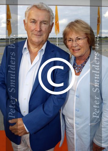 Valkenburg 31 augustus 2011
Premiere Soldaat van Oranje op vliegbasis Valkenburg. Koos Postema met vrouw kinderen en kleinkinderen
Peter Smulders bv