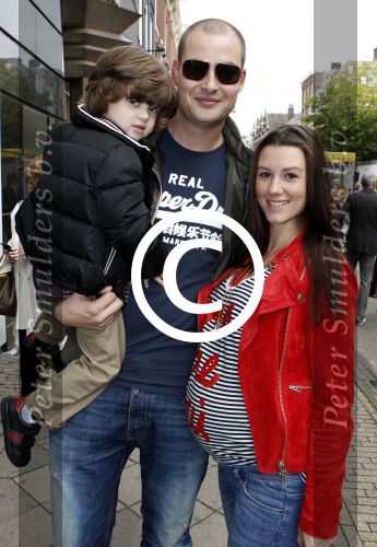 Amsterdam 4 september 2011
Grazia PC Catwalk op de pc hooftstraat. Danielle v Aalderen zwanger met zoon en man Lange Frans
Peter Smulders bv
