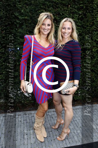 Amsterdam 25 augustus 2011
Jackie\'s best dressed feestje bij het college hotel. Nikkie Plessen presenteert het en Lieke v Lexmond word winnares. Lieke met zus Jetteke
Peter Smulders bv