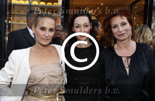 Amsterdam 5 september 2011
Premiere double trouble in tuschinski. Peggy Vrijens Marian Mudder Miryanne v Reeden
Peter Smulders bv
