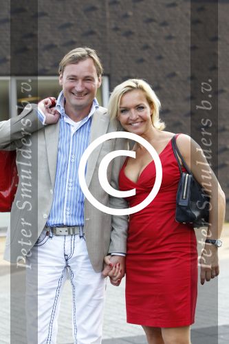 Amsterdam 3 september 2011
Mariska v Kolck met haar vriend Edgar Peer waar ze een nmooie ring van heeft gekregen.
Peter Smulders bv