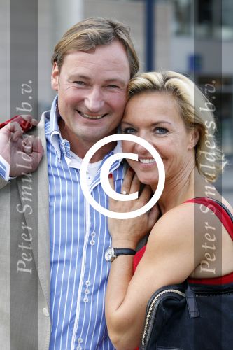 Amsterdam 3 september 2011
Mariska v Kolck met haar vriend Edgar Peer waar ze een nmooie ring van heeft gekregen.
Peter Smulders bv