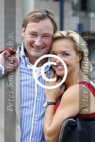 Amsterdam 3 september 2011
Mariska v Kolck met haar vriend Edgar Peer waar ze een nmooie ring van heeft gekregen.
Peter Smulders bv