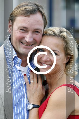 Amsterdam 3 september 2011
Mariska v Kolck met haar vriend Edgar Peer waar ze een nmooie ring van heeft gekregen.
Peter Smulders bv