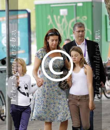 Amsterdam 10 september 2011
Marjolein Keuning haalt ijsje met haar dochters.
Peter Smulders bv