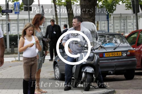 Amsterdam 10 september 2011
Marjolein Keuning haalt ijsje met haar dochters.
Peter Smulders bv