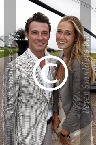 Noordwijk 26 augustus 2011
Opening en VIP avond miljonair summerfair in huis ter Duin. Martijn Lusink met vriendin
Peter Smulders bv