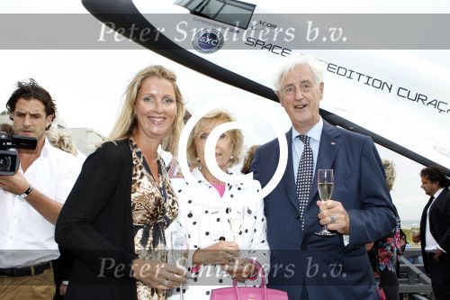 Noordwijk 26 augustus 2011
Opening en VIP avond miljonair summerfair in huis ter Duin. Paulette met Martin Schroder en zijn vrouw
Peter Smulders bv