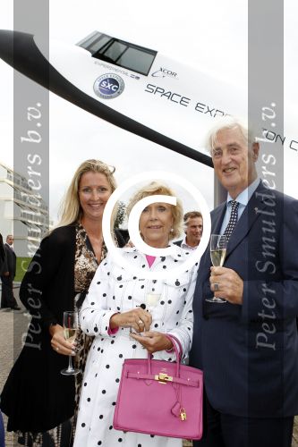 Noordwijk 26 augustus 2011
Opening en VIP avond miljonair summerfair in huis ter Duin. Paulette met Martin Schroder en zijn vrouw
Peter Smulders bv