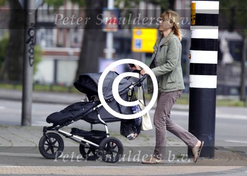 Amsterdam 25 augustus 2011
Median Schuurman achter kinderwagen.
Peter Smulders bv