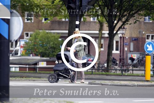 Amsterdam 25 augustus 2011
Median Schuurman achter kinderwagen.
Peter Smulders bv