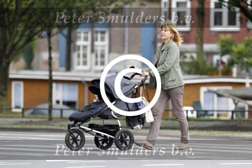 Amsterdam 25 augustus 2011
Median Schuurman achter kinderwagen.
Peter Smulders bv