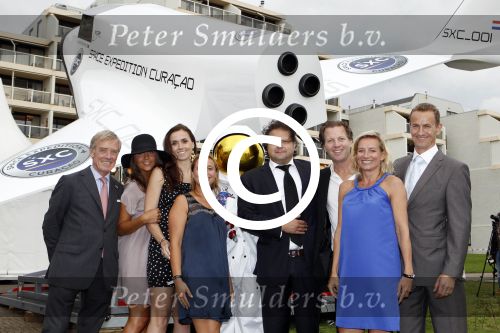 Noordwijk 26 augustus 2011
Opening en VIP avond miljonair summerfair in huis ter Duin. Ben Droste Harry v Hulten Michiel Mol Marlous Mens en andere werknemers van SXC
Peter Smulders bv
