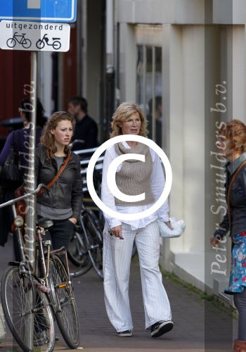 Amsterdam 13 september 2011
Mieke v d Weij met ... op straat.
Peter Smulders bv