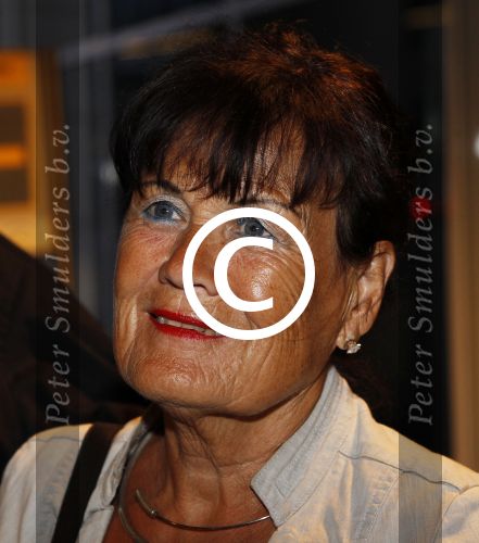 Amsterdam Schiphol 23 augustus 2011
De vermeende derde geheime dochter van Prins Bernhard Mildred met partner op schiphol. Ze wordt opgehaald door Marc v d Linden .
Peter Smulders bv