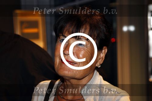 Amsterdam Schiphol 23 augustus 2011
De vermeende derde geheime dochter van Prins Bernhard Mildred met partner op schiphol. Ze wordt opgehaald door Marc v d Linden .
Peter Smulders bv