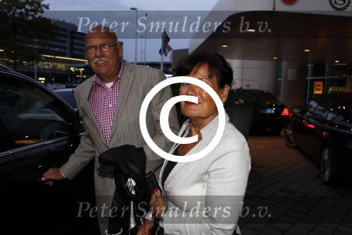 Amsterdam Schiphol 23 augustus 2011
De vermeende derde geheime dochter van Prins Bernhard Mildred met partner op schiphol. Ze wordt opgehaald door Marc v d Linden .
Peter Smulders bv