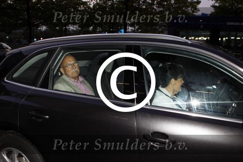 Amsterdam Schiphol 23 augustus 2011
De vermeende derde geheime dochter van Prins Bernhard Mildred met partner op schiphol. Ze wordt opgehaald door Marc v d Linden .
Peter Smulders bv