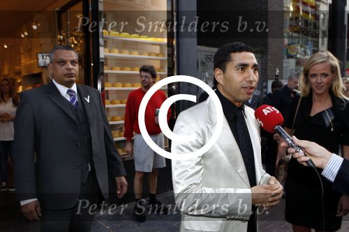 Amsterdam 5 september 2011
Premiere double trouble in tuschinski. Mimoun Oaissa en vriendin Nicole
Peter Smulders bv
