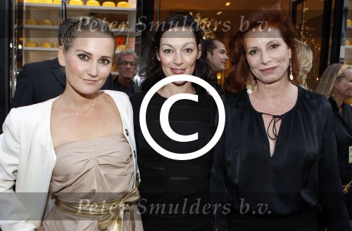 Amsterdam 5 september 2011
Premiere double trouble in tuschinski. Peggy Vrijens Marian Mudder Miryanne v Reeden
Peter Smulders bv