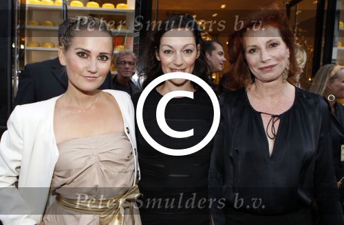 Amsterdam 5 september 2011
Premiere double trouble in tuschinski. Peggy Vrijens Marian Mudder Miryanne v Reeden
Peter Smulders bv