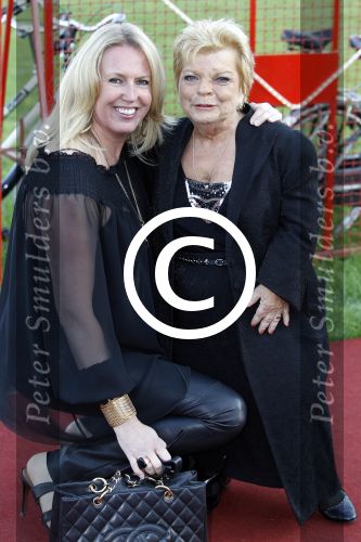 Amsterdam 15 augustus 2011
Premiere circus Renz in Amsterdam. Monique Collignon met een vriendin
Peter Smulders bv