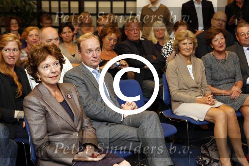Den Haag 12 september 2011
Presentatie boek Annemarie Gualtherie van Weezel in nieuwspoort. Prins Carlos en Prinses irene zijn aanwezig als mede haat ouders. Neelie Kroes ontvangt het eerste boek in nieuwspoort.
Peter Smulders bv