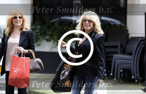 Amsterdam 10 september 2011
Patricia Paay en Yvonne Keeley op terras en in de mercedes cabrio.
Peter Smulders bv