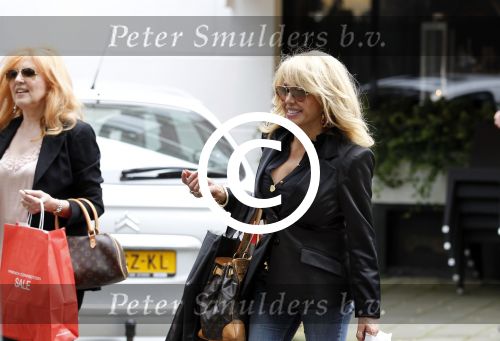 Amsterdam 10 september 2011
Patricia Paay en Yvonne Keeley op terras en in de mercedes cabrio.
Peter Smulders bv