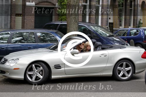 Amsterdam 10 september 2011
Patricia Paay en Yvonne Keeley op terras en in de mercedes cabrio.
Peter Smulders bv