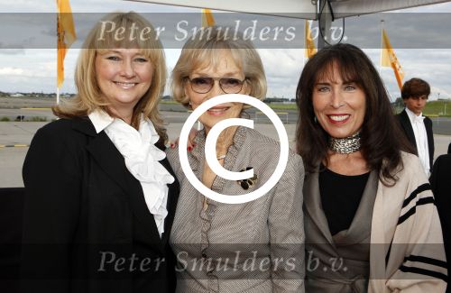 Valkenburg 31 augustus 2011
Premiere Soldaat van Oranje op vliegbasis Valkenburg. mevrouw Hazelfhoff Roelfzema met dochter en schoondochter Patricia Steur
Peter Smulders bv