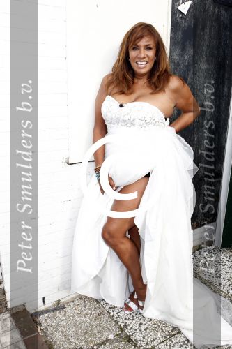 Roelofarendsveen 25 augustus 2011
Opnames diva\'s draaien door met Patty Brard Patricia Paay en Tatjana.
Ze organiseren modeshow in kringloopwinkel en lopen zelf in trouwjurken.
Peter Smulders bv