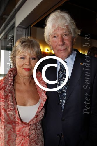Valkenburg 31 augustus 2011
Premiere Soldaat van Oranje op vliegbasis Valkenburg. p[aul v Vliet met zijn vrouw
Peter Smulders bv