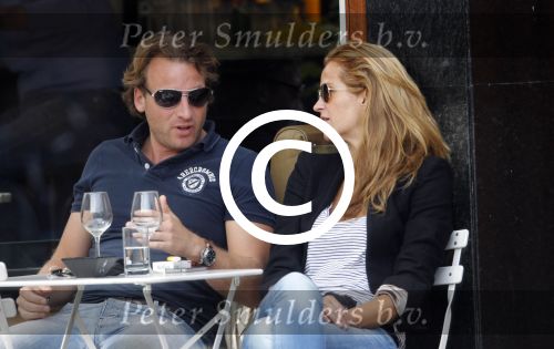 Amsterdam 17 augustus 2011
Paulien Huizinga met vrienden op terras.
Peter Smulders bv