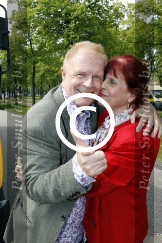 Amsterdam 2 september 2011
Presentatie tv station Peter Jan Rens. Hij gaat oa uitzenden vanuit een amerikaanse schoolbus. Peter Jan Rens met zijn vrouw
Peter Smulders bv