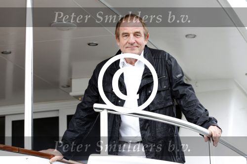 Ijmuiden 9 september 2011
Presentatie cast kantje boord van Rick Engelkes met Jon v Eerd Vera Mann Filip Bolluyt Carolien v d Berg Arie Cupe en Mike Weerts op de hiswa.
Peter Smulders bv