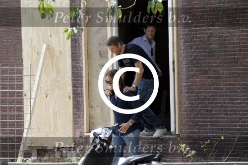 Amsterdam 10 september 2011
Piet Boon op bezoek bij de zwangere Nicolette v Dam en haar vriend Bas Smit. Nicolette en Bas hebben een nieuw huis gekocht en piet gaat ze helpen met de verbouwing. Ook de vader van Bas was erbij.
Peter Smulders bv