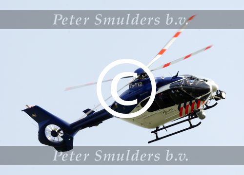 Nigtevecht 3 september 2011
Politie helicopter boven Nigtyevecht.
Peter Smulders bv