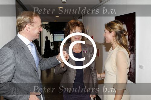 Den Haag 12 september 2011
Presentatie boek Annemarie Gualtherie van Weezel in nieuwspoort. Prins Carlos en Prinses irene zijn aanwezig als mede haat ouders. Neelie Kroes ontvangt het eerste boek in nieuwspoort.
Peter Smulders bv