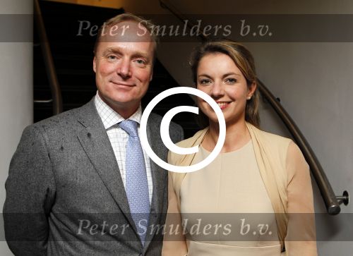Den Haag 12 september 2011
Presentatie boek Annemarie Gualtherie van Weezel in nieuwspoort. Prins Carlos en Prinses irene zijn aanwezig als mede haat ouders. Neelie Kroes ontvangt het eerste boek in nieuwspoort.
Peter Smulders bv