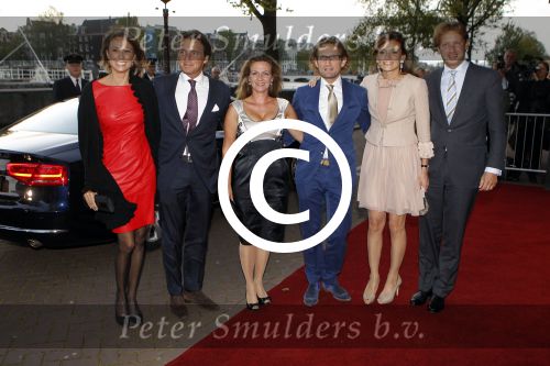 Amsterdam 12 september 2011
Voorstelling rode kruis in carre met aanwezig Prinses Margriet Pieter v Vollenhoven Prins Maurits Prinses Marilene Prins Bernhard jr Prinses Annette Prins Floris en prinses Aimee.
Peter Smulders bv