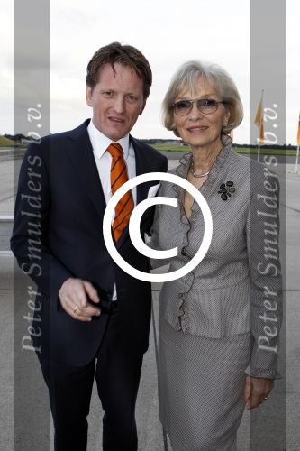 Valkenburg 31 augustus 2011
Premiere Soldaat van Oranje op vliegbasis Valkenburg. Prins Pieter Christiaan met mevrouw Hazelfhoff Roelfzema
Peter Smulders bv