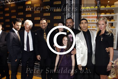 Amsterdam 5 september 2011
Premiere double trouble in tuschinski. raad Rawi Mimoun Oaissa Mem Ferda Michael Thomas en Latif Yahia met gezin
Peter Smulders bv