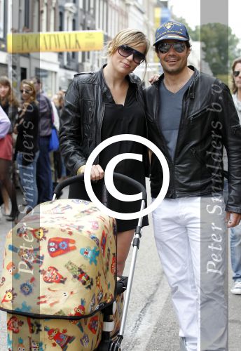 Amsterdam 4 september 2011
Grazia PC Catwalk op de pc hooftstraat. Regina Romeijn met vriend achter kinderwagen
Peter Smulders bv