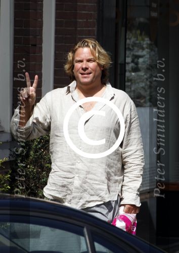 Amsterdam 17 augustus 2011
Robert jensen doet boodschappen met zijn mercedes cabrio.
Peter Smulders bv