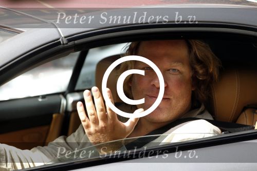 Amsterdam 17 augustus 2011
Robert jensen doet boodschappen met zijn mercedes cabrio.
Peter Smulders bv
