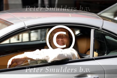 Amsterdam 17 augustus 2011
Robert jensen doet boodschappen met zijn mercedes cabrio.
Peter Smulders bv