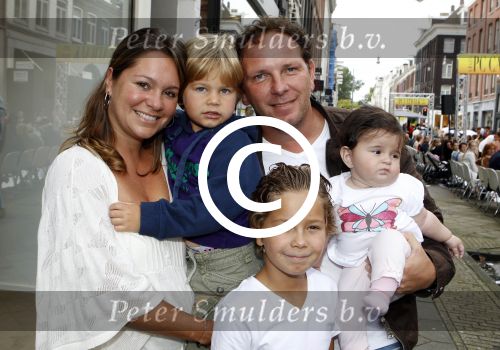 Amsterdam 4 september 2011
Grazia PC Catwalk op de pc hooftstraat. Robert leroy met vrouw Sacha en kinderen
Peter Smulders bv